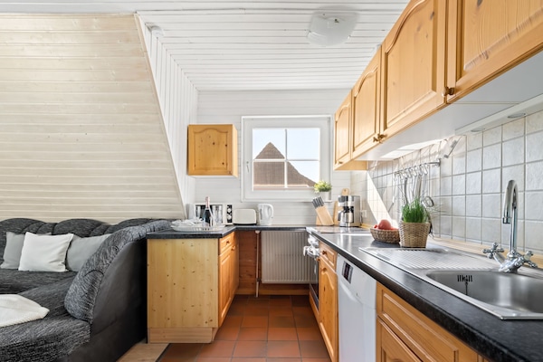 Kjøleskap, ovn, kokeplater og oppvaskmaskin