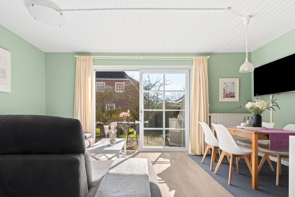 TV, bøker og stereoanlegg