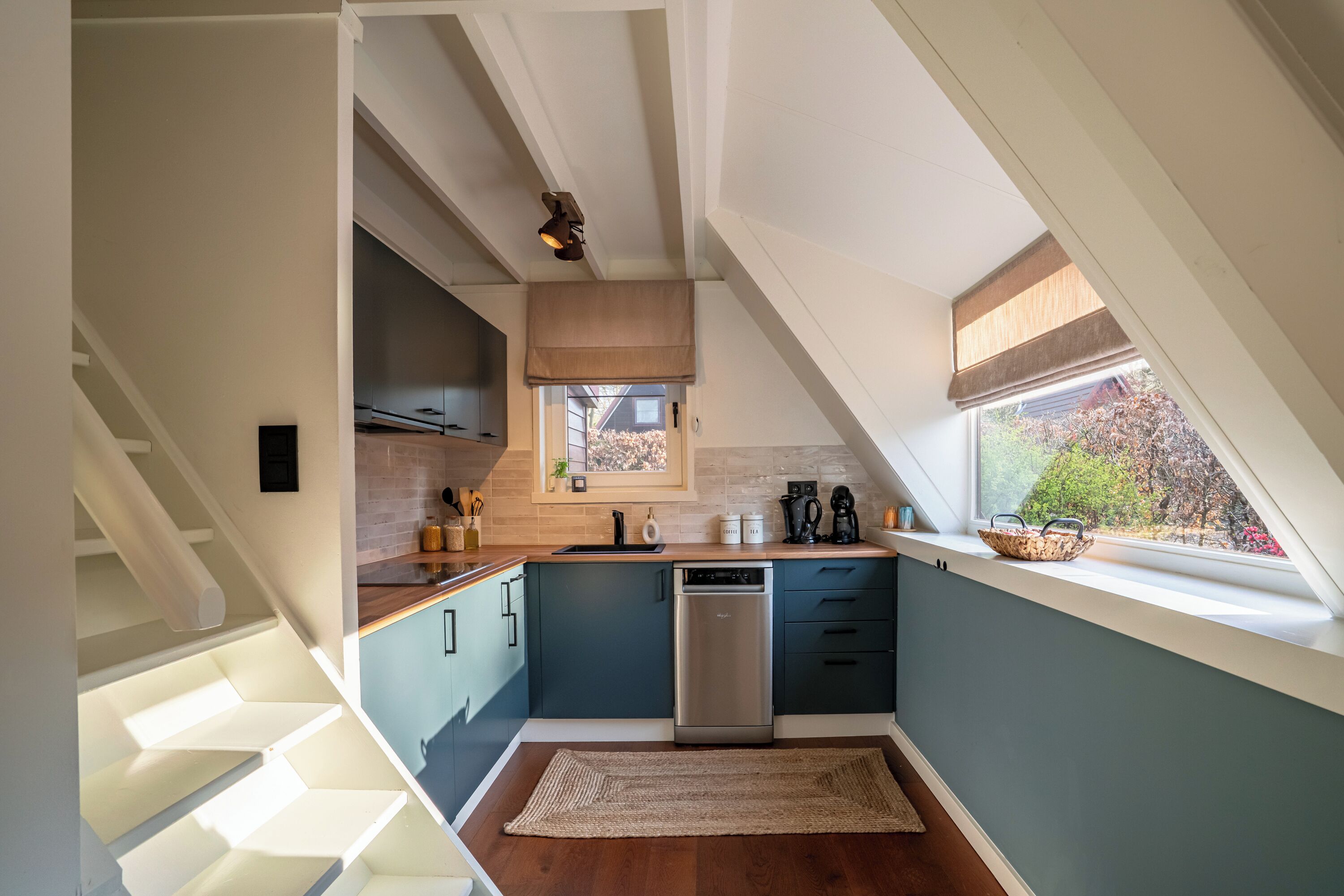 Refrigerador, lavavajillas, periquera y comedor 