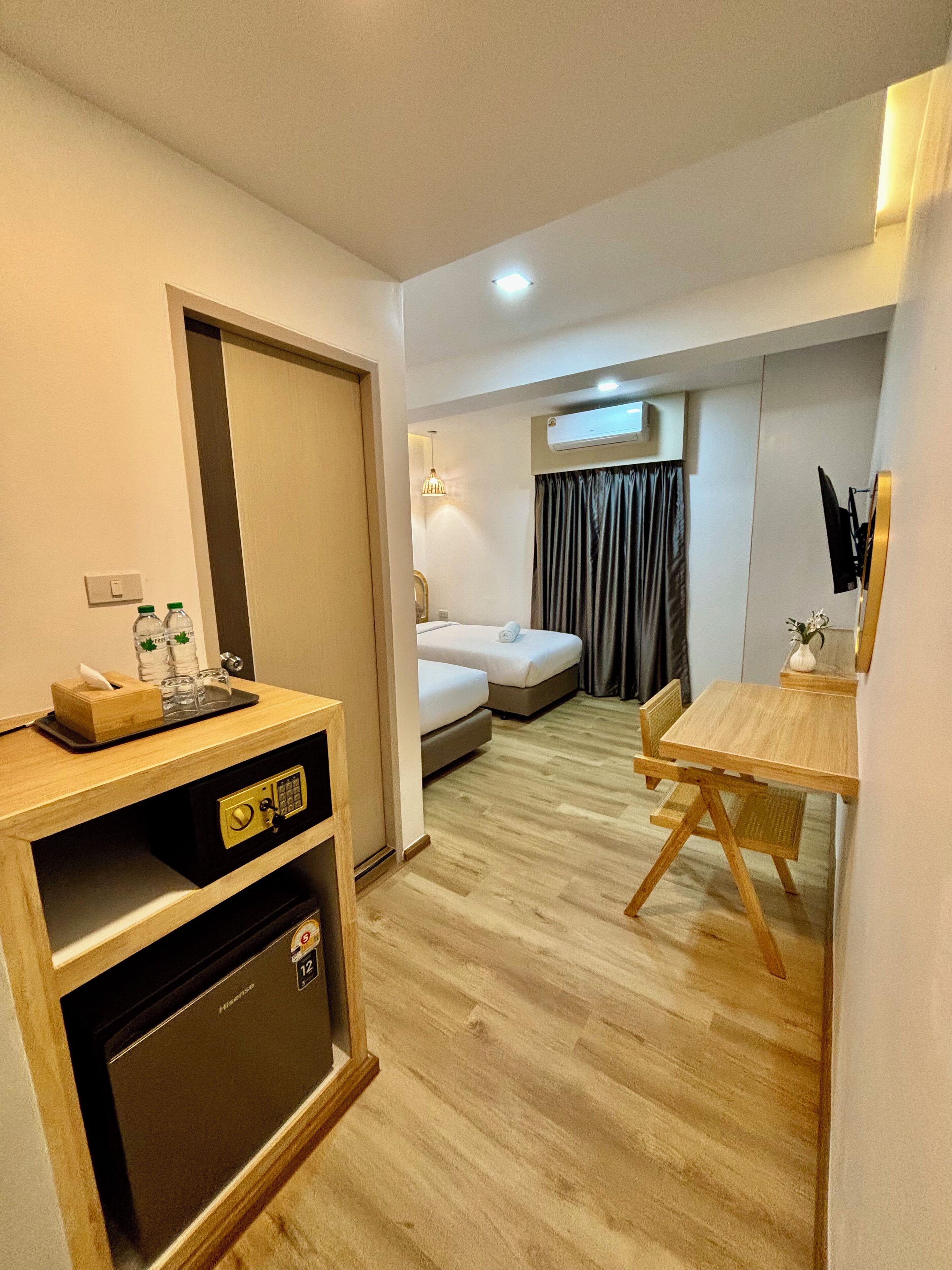 Classic Twin Room | In-room safe, blackout curtains, free WiFi, bed sheets