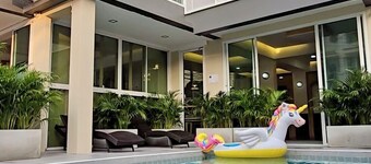 Charm Hostel at Pratumnak