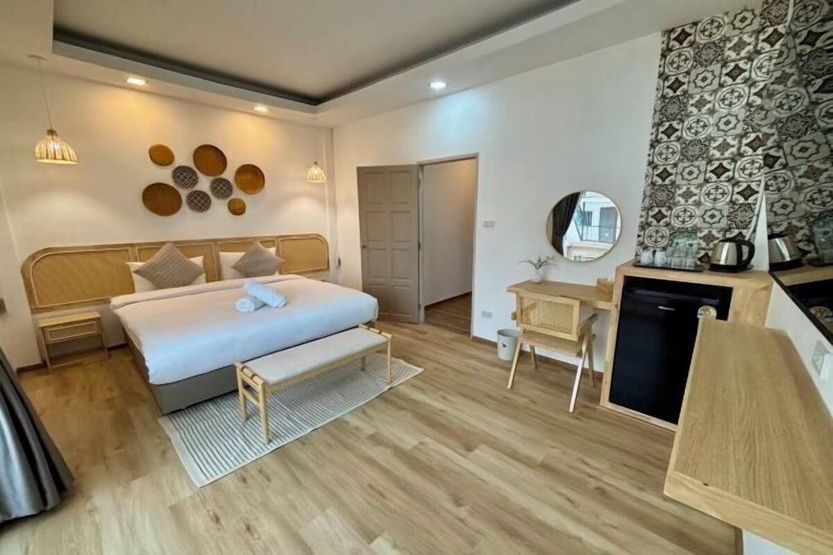 Caja fuerte, cortinas opacas, wifi gratis y ropa de cama