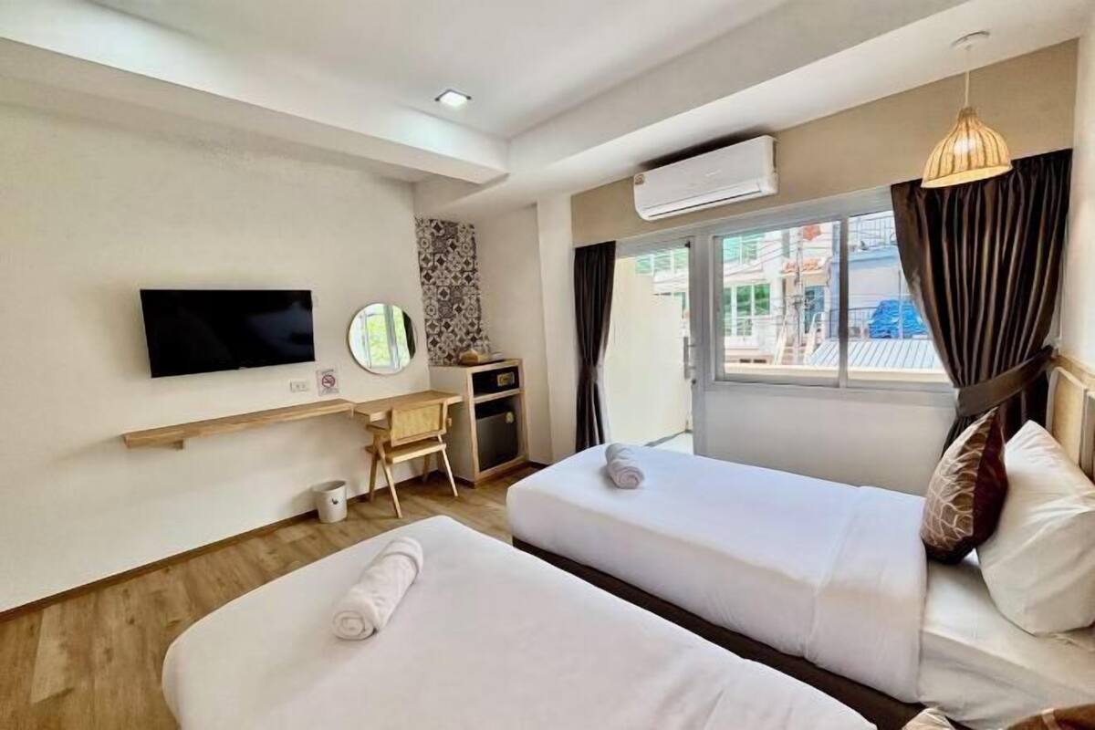 Caja fuerte, cortinas opacas, wifi gratis y ropa de cama