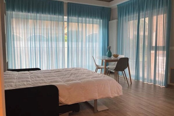 1 habitación, tabla de planchar con plancha, wifi y ropa de cama 