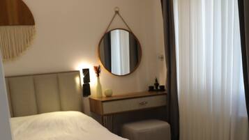 2 bedrooms, premium bedding, minibar, in-room safe