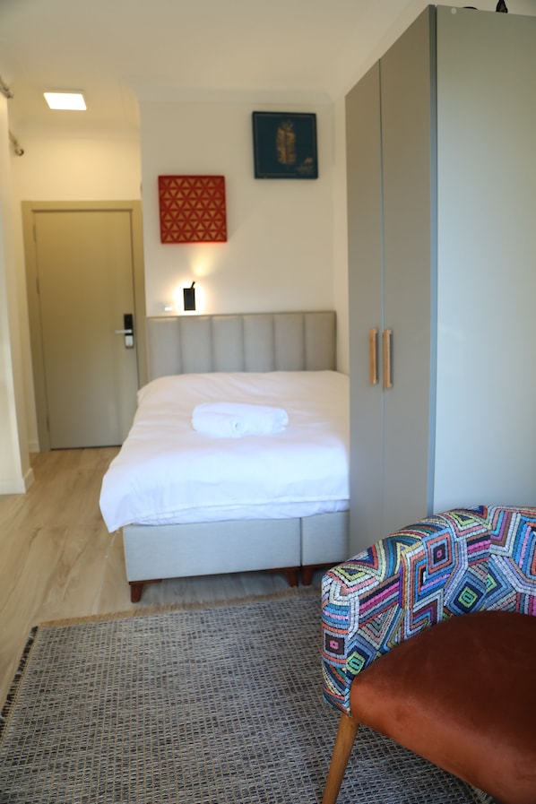 Literie de qualité, minibar, coffre-fort, décor unique