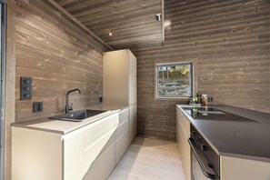 Fridge, dishwasher, coffee/tea maker, toaster