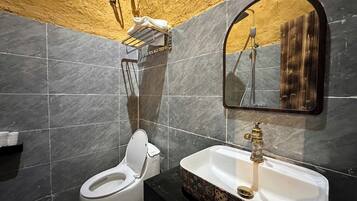 Double Room, Mountain View | Bathroom | Shower, free toiletries, hair dryer, slippers