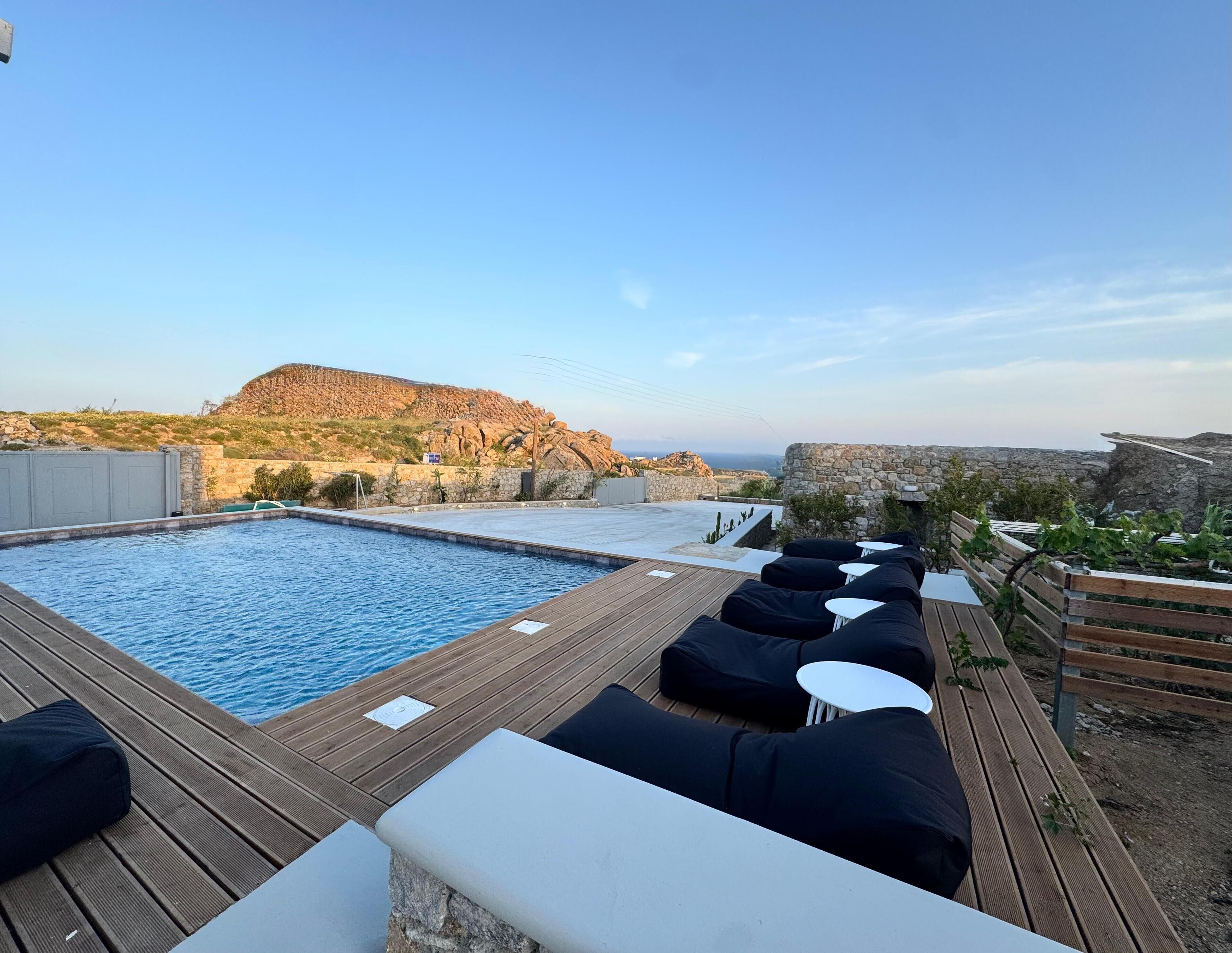 2 outdoor pools