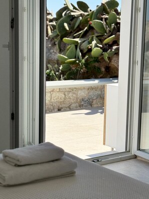 Two-Bedroom Apartment | In-room safe, blackout drapes, soundproofing, iron/ironing board - Psaros Village (Mykonos)