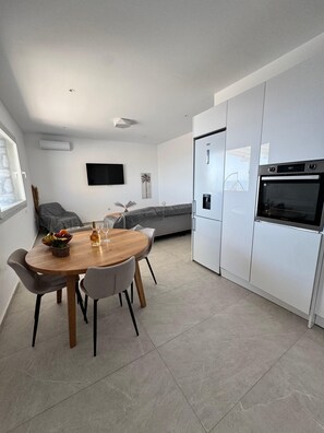 Two-Bedroom Apartment With Sea View & Private Pool | Dining room - Psaros Village (Mykonos)