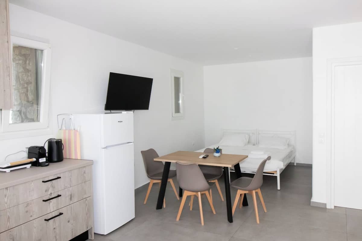 Standard Studio | 2 bedrooms, in-room safe, blackout drapes, soundproofing
