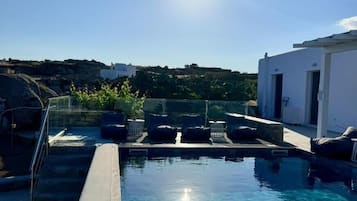 2 piscines a l'aire lliure