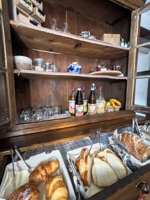 Frokostbuffé hver dag (EUR 12 per person)