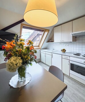 Suite Confort | Cuisine privée | Réfrigérateur, un four, surface de cuisson, cafetière-théière