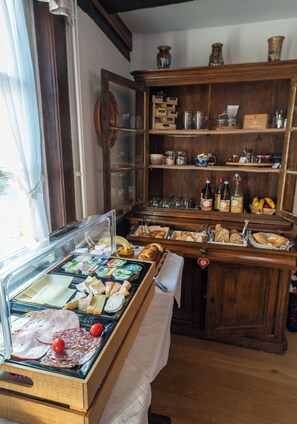 Daily buffet breakfast for a fee