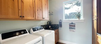 Spectacular Ocean Front Home - 30+ Night Stays! Hot Tub, Dog Friendly!