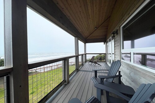 Spectacular Ocean Front Home - 30+ Night Stays! Hot Tub, Dog Friendly!