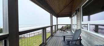 Spectacular Ocean Front Home - 30+ Night Stays! Hot Tub, Dog Friendly!