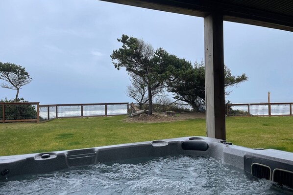 Outdoor spa tub