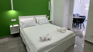 1 soverom, skrivebord og lydisolert