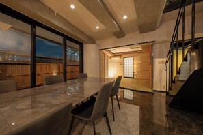 Dining - Zen House Umeda (大阪市)