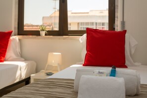 2 soverom, strykejern/-brett og sengetøy