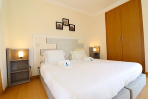 2 chambres, fer et planche Ă repasser, draps fournis