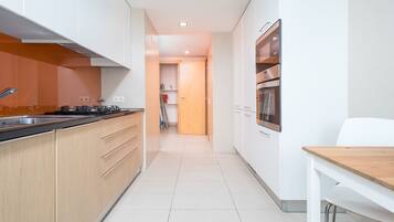 Kühlschrank, Mikrowelle, Ofen, Geschirrspüler