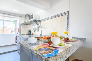 Fridge, microwave, coffee/tea maker, electric kettle