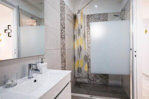 Shower, towels - BeGuest Casseta Cloe (Albufeira)