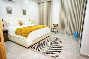 3 chambres, fer et planche à repasser, Wi-Fi, draps fournis