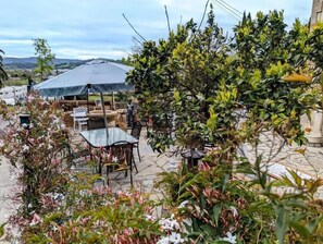 Outdoor dining - Deluxe Room / Casa Rural Bilbao Caserio Gondra For Rent (Mungia)