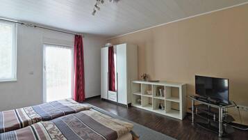 2 bedrooms, free WiFi, bed sheets