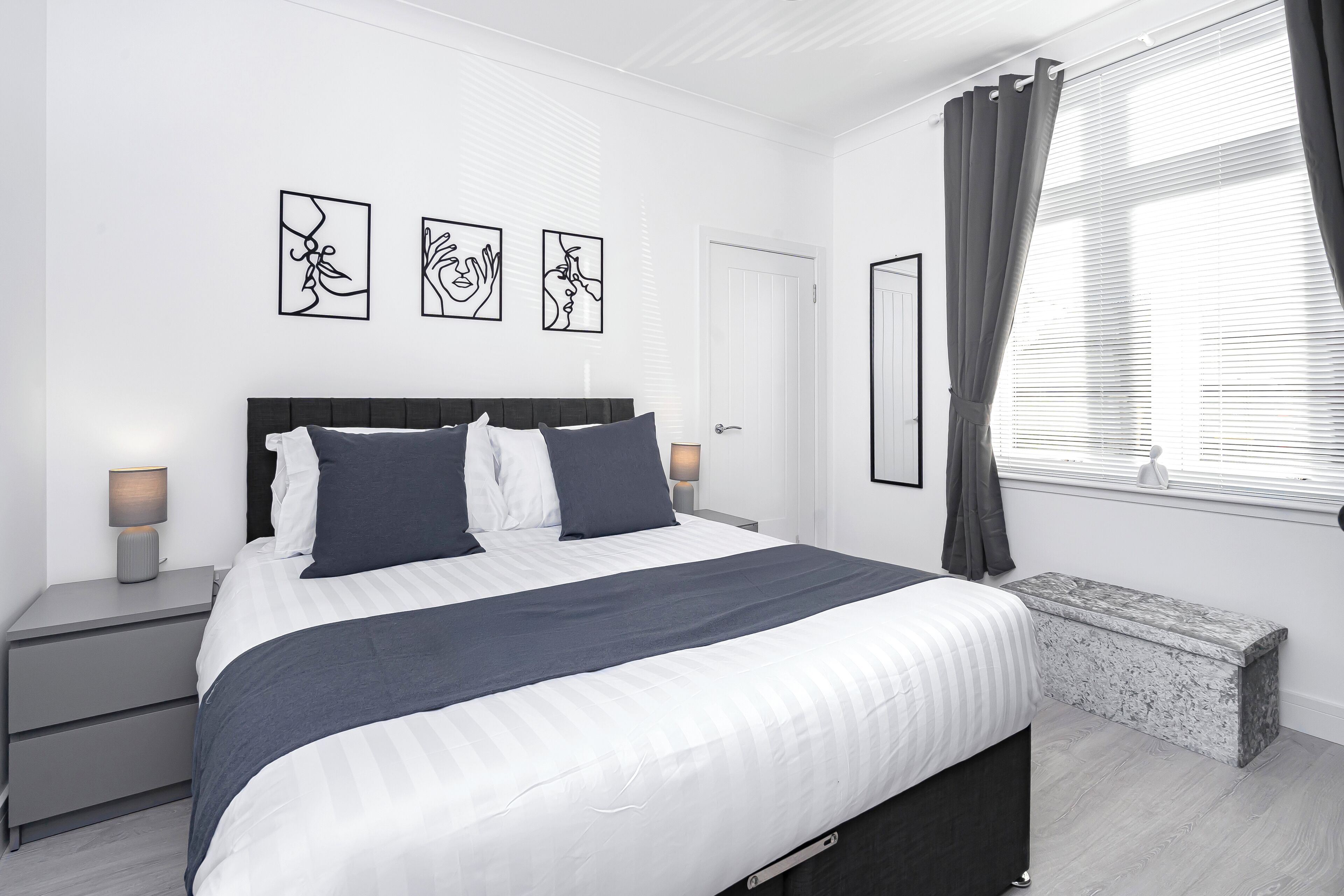 1 slaapkamer, een strijkplank/strijkijzer, wifi, beddengoed