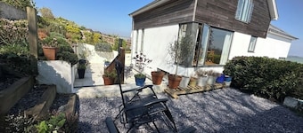 Spacious and Modern Seaside Home, 5 mins wlk from the centre of Salcombe