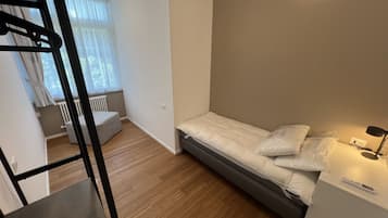 2 Schlafzimmer, Bügeleisen/Bügelbrett, Bettwäsche