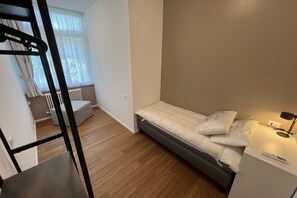 2 chambres, fer et planche Ă repasser, draps fournis