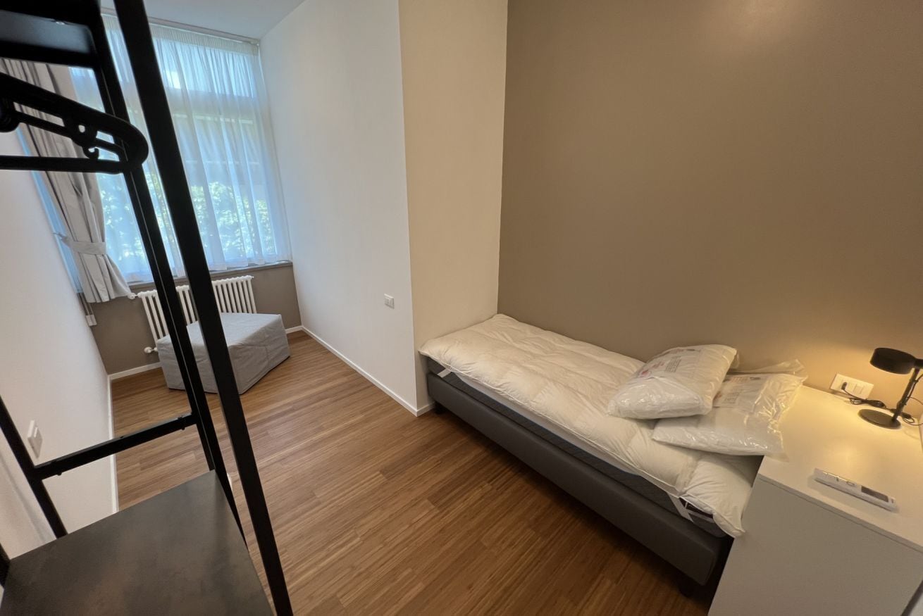 2 slaapkamers, een strijkplank/strijkijzer, beddengoed
