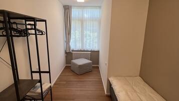 2 Schlafzimmer, Bügeleisen/Bügelbrett, Bettwäsche