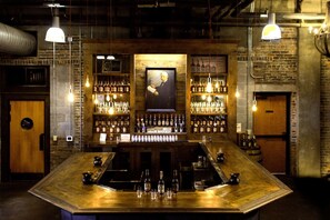 Bar (on property) - Intimate and Eclectic Escape In The Heart of Nashville | King Bed. Rooftop Pool (Nashville)
