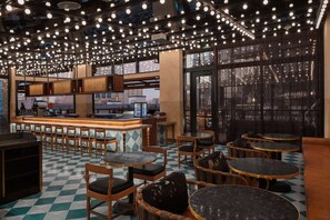 Bar (on property) - Intimate and Eclectic Escape In The Heart of Nashville | King Bed. Rooftop Pool (Nashville)