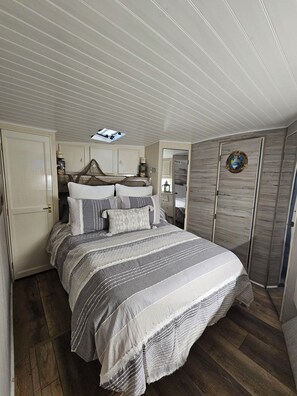 4 Schlafzimmer, Bügeleisen/Bügelbrett, WLAN, Bettwäsche