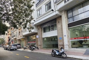 Street view - TQ 2 Hotel & Apartment (Hai Phong)