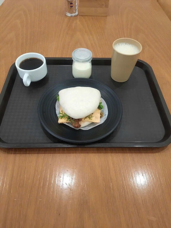 Frukost enligt egen bestÀllning varje dag mot avgift