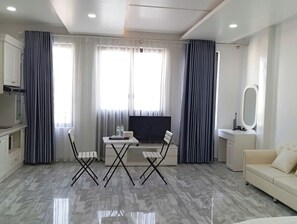 Studio, City View | Desk, laptop workspace, soundproofing, free WiFi - TQ 2 Hotel & Apartment (Hai Phong)