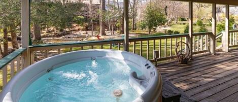 Tina de hidromasaje al aire libre