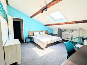 6 bedrooms, desk, iron/ironing board, travel crib - Gîte le Foch, rated 3 ***, large gîte in the center of Albi, ideal for groups/families, (Albi)