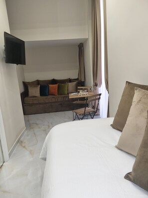 Standard Twin Room, Balcony, Courtyard View