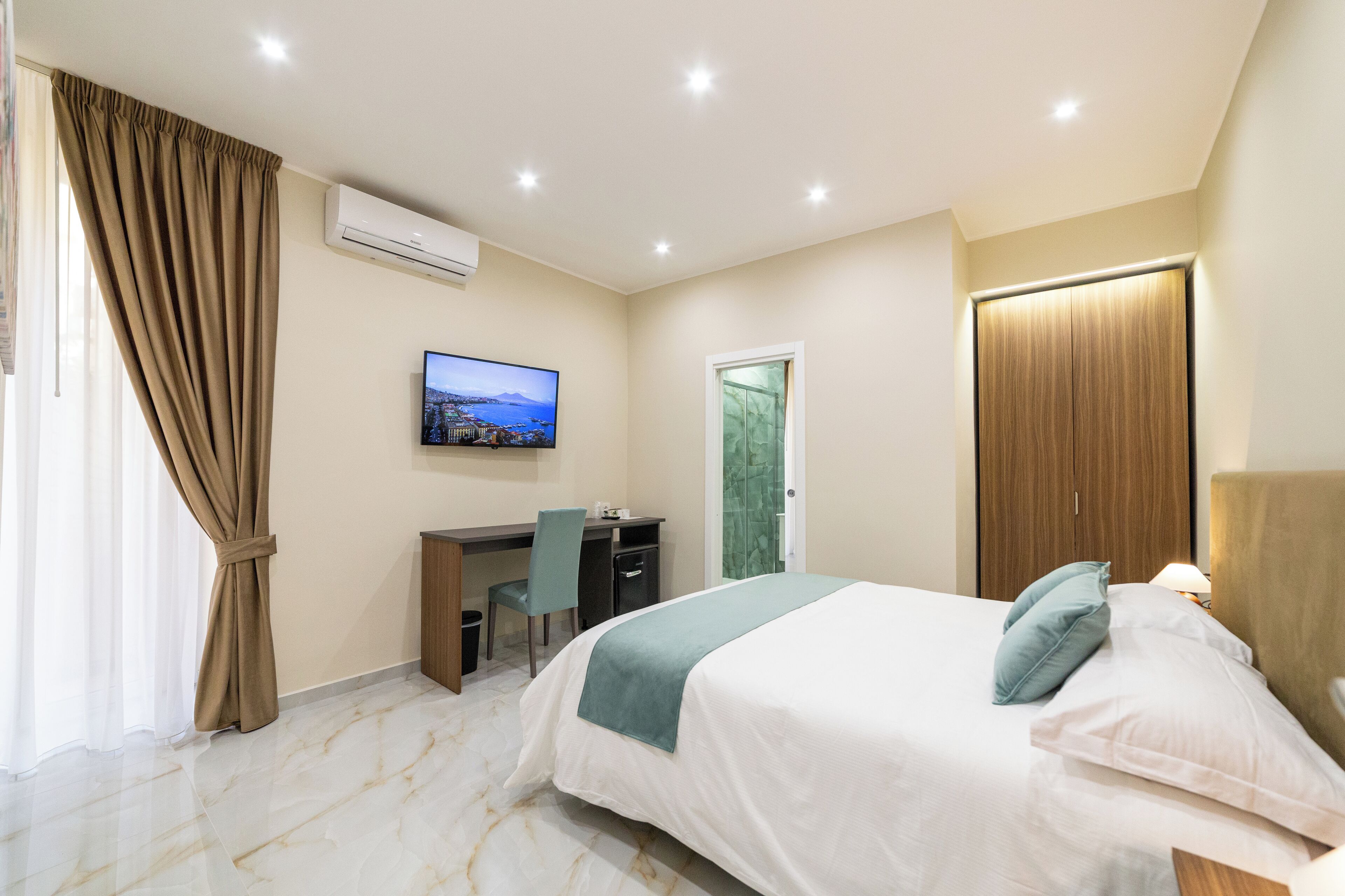 Standard Triple Room, Balcony, Courtyard View | Desk, laptop workspace, free WiFi